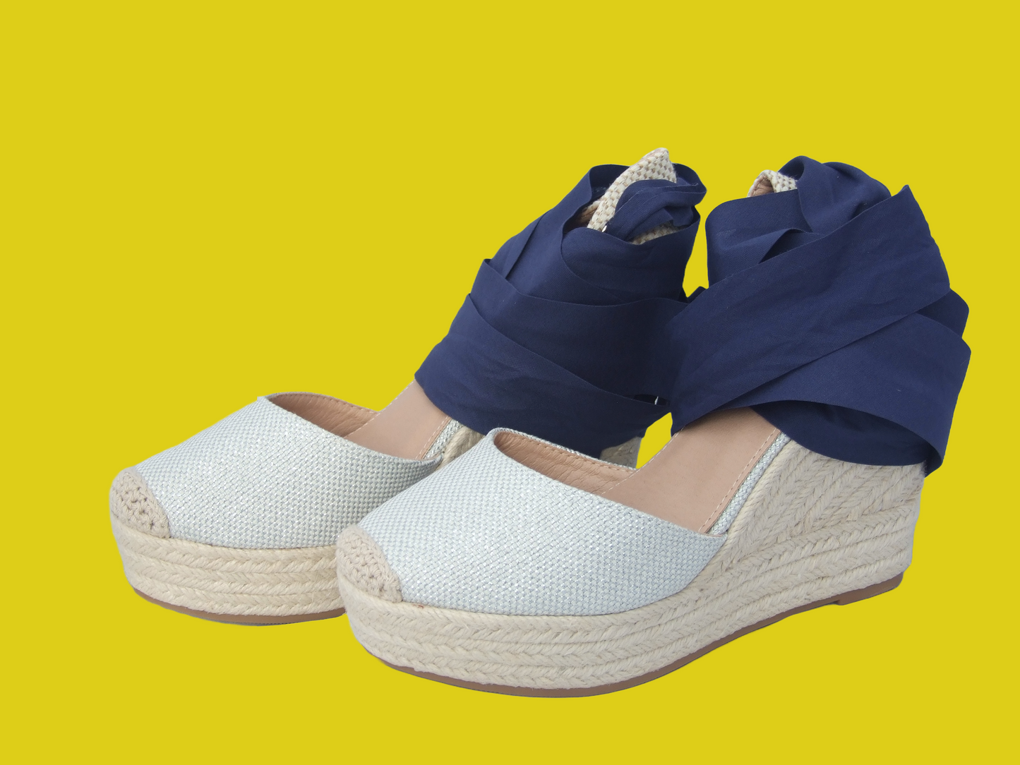 SANDALIAS DE YUTE . PUNTERA DE TELA HILO PLATEADO